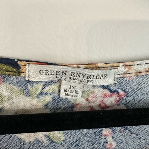 Green Envelope Women’s 3/4 Ruffle Sleeve Scoop Neck Floral Top Sz 1X GUC - Picture 4 of 7